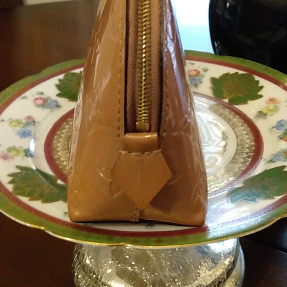 Louis Vuitton Vernis Cosmetic Pouch - Picture 4 of 12